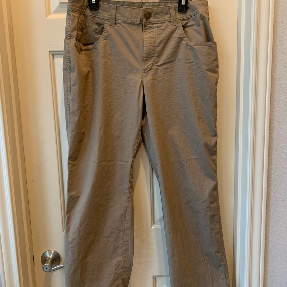 Men’s Columbia khaki pants, great condition, 32x30.